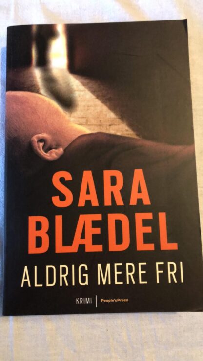 Aldrig mere fri (Sara Blædel) Papperback